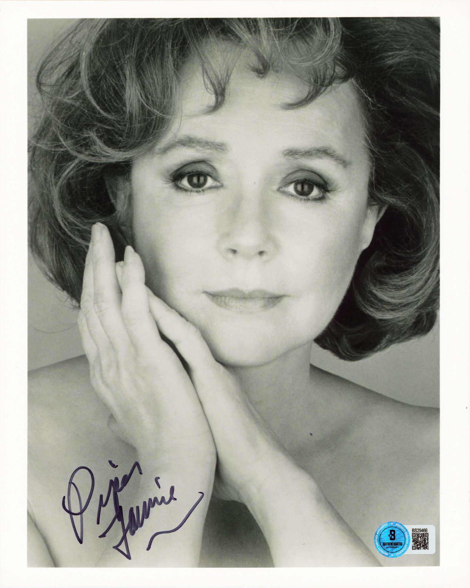 Piper Laurie Twin Peaks Authentic Signed 8x10 Vertical Photo BAS #BS29466