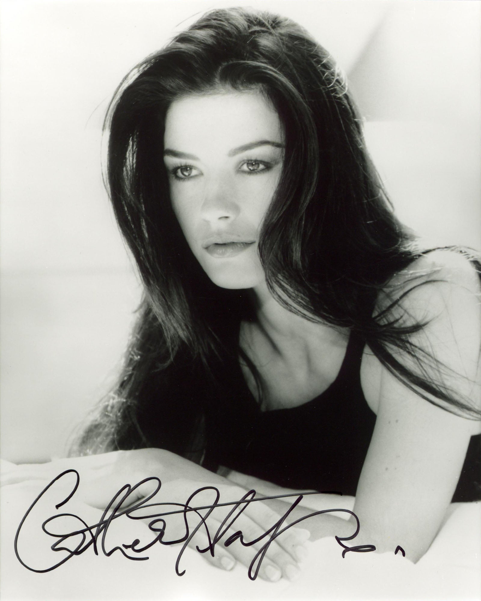 Catherine Zeta-Jones Entrapment Authentic Signed 8x10 Vertical Photo BAS#BR43993