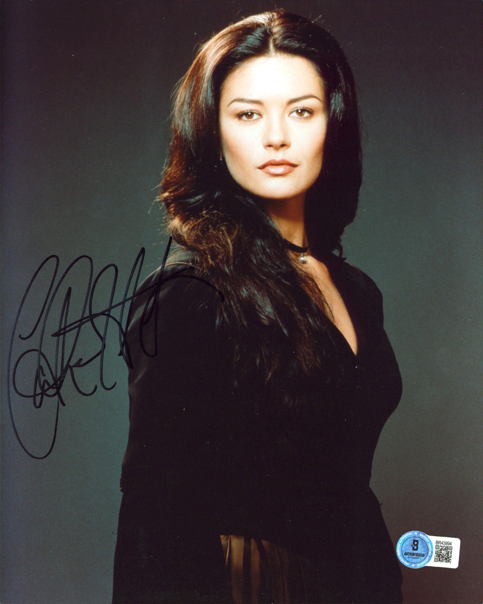 Catherine Zeta-Jones Entrapment Authentic Signed 8x10 Vertical Photo BAS#BR43994
