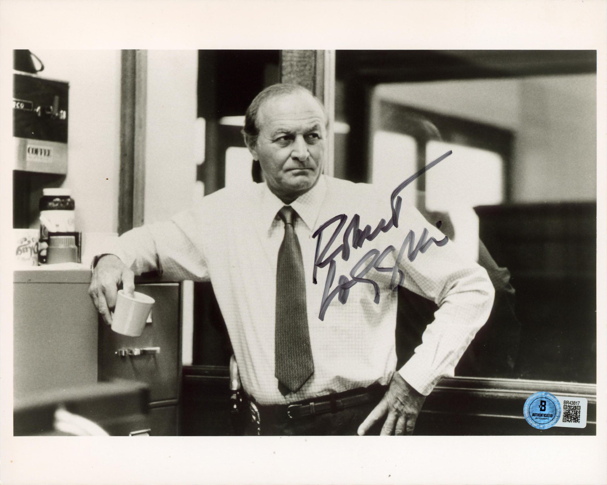 Robert Loggia Relentless Authentic Signed 8x10 Horizontal Photo BAS #BR43817