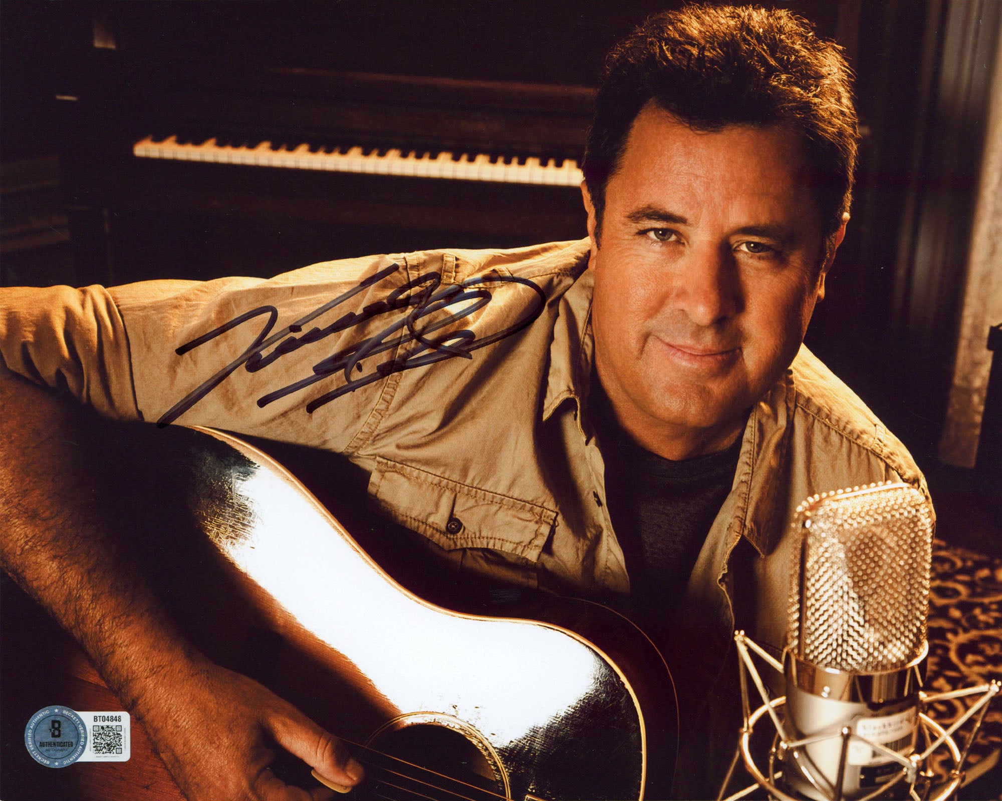 Vince Gill Country Musician Authentic Signed 8x10 Horizontal Photo BAS #BT04848