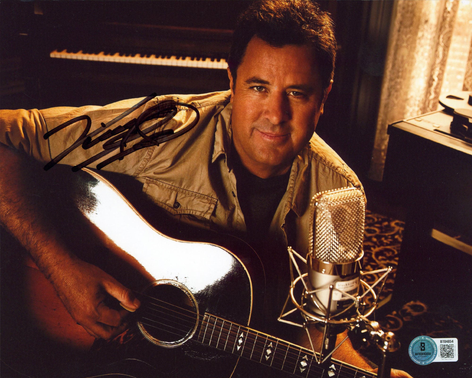 Vince Gill Country Musician Authentic Signed 8x10 Horizontal Photo BAS #BT04854