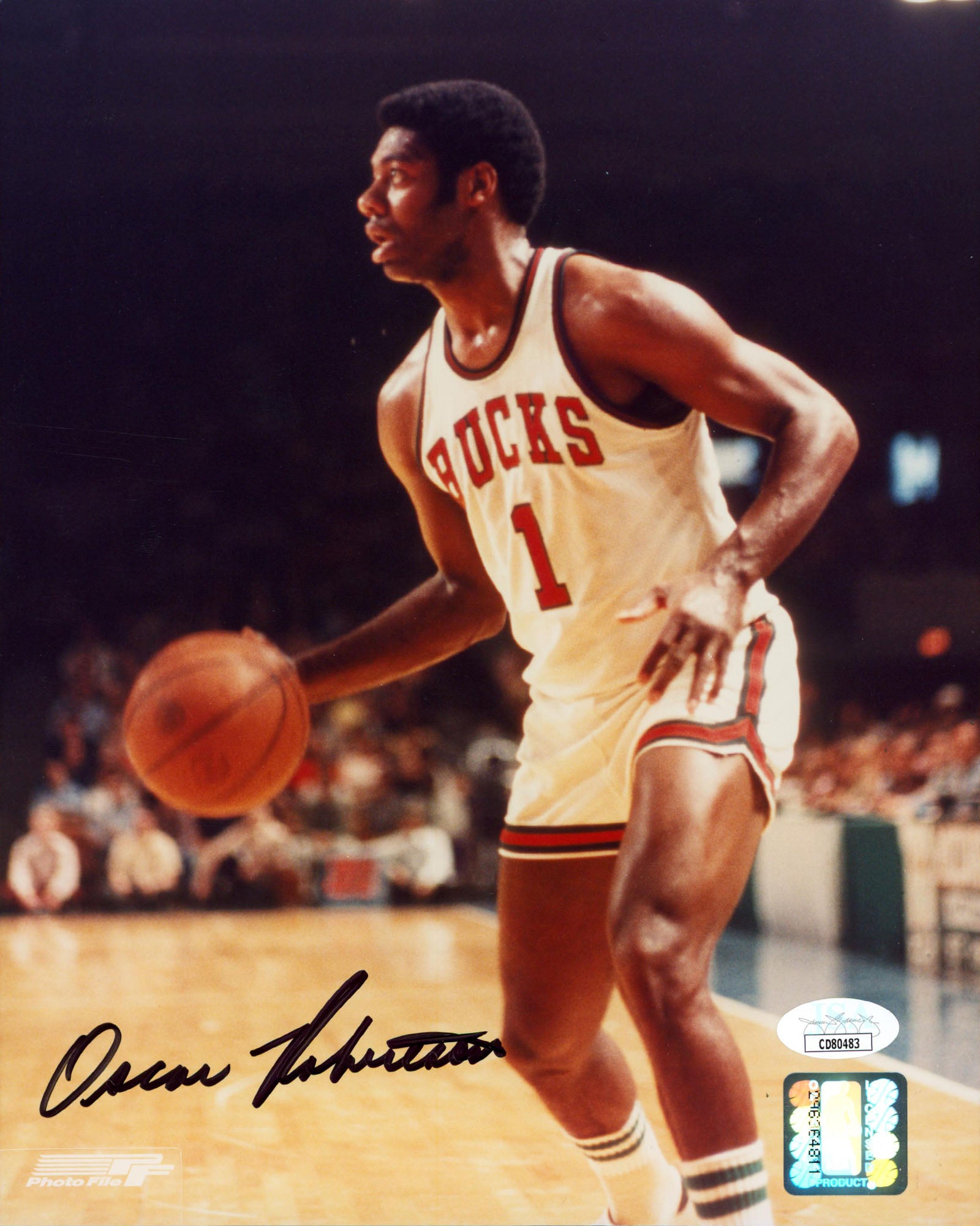 Bucks Oscar Robertson Authentic Signed 8x10 Vertical Photo JSA #CD80483