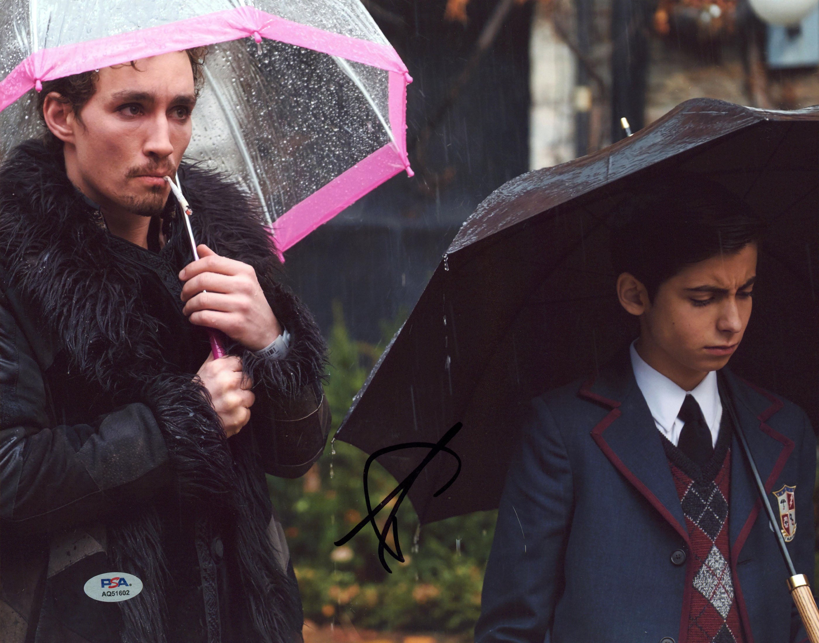Aidan Gallagher The Umbrella Academy Signed 11x14 Photo PSA/DNA #AQ51602