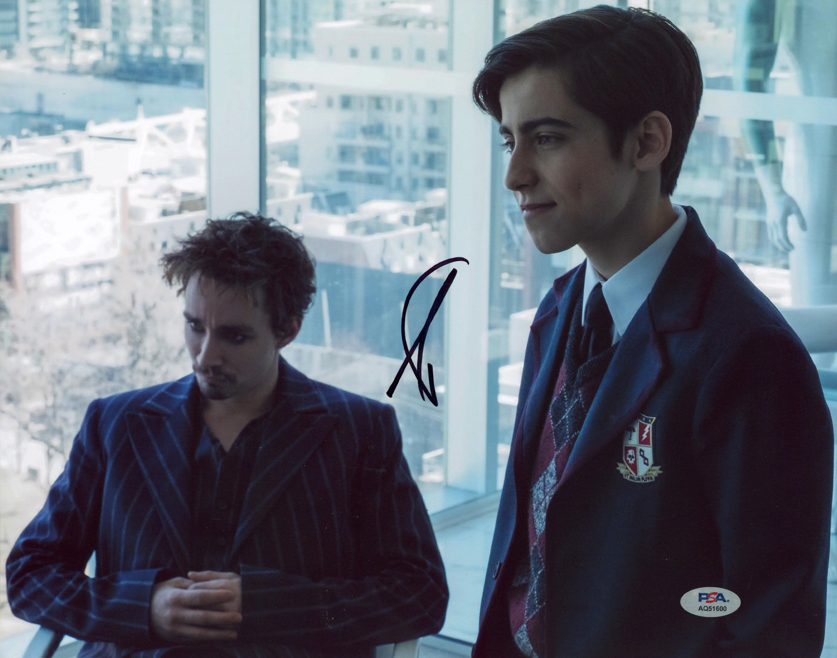 Aidan Gallagher The Umbrella Academy Signed 11x14 Photo PSA/DNA #AQ51600