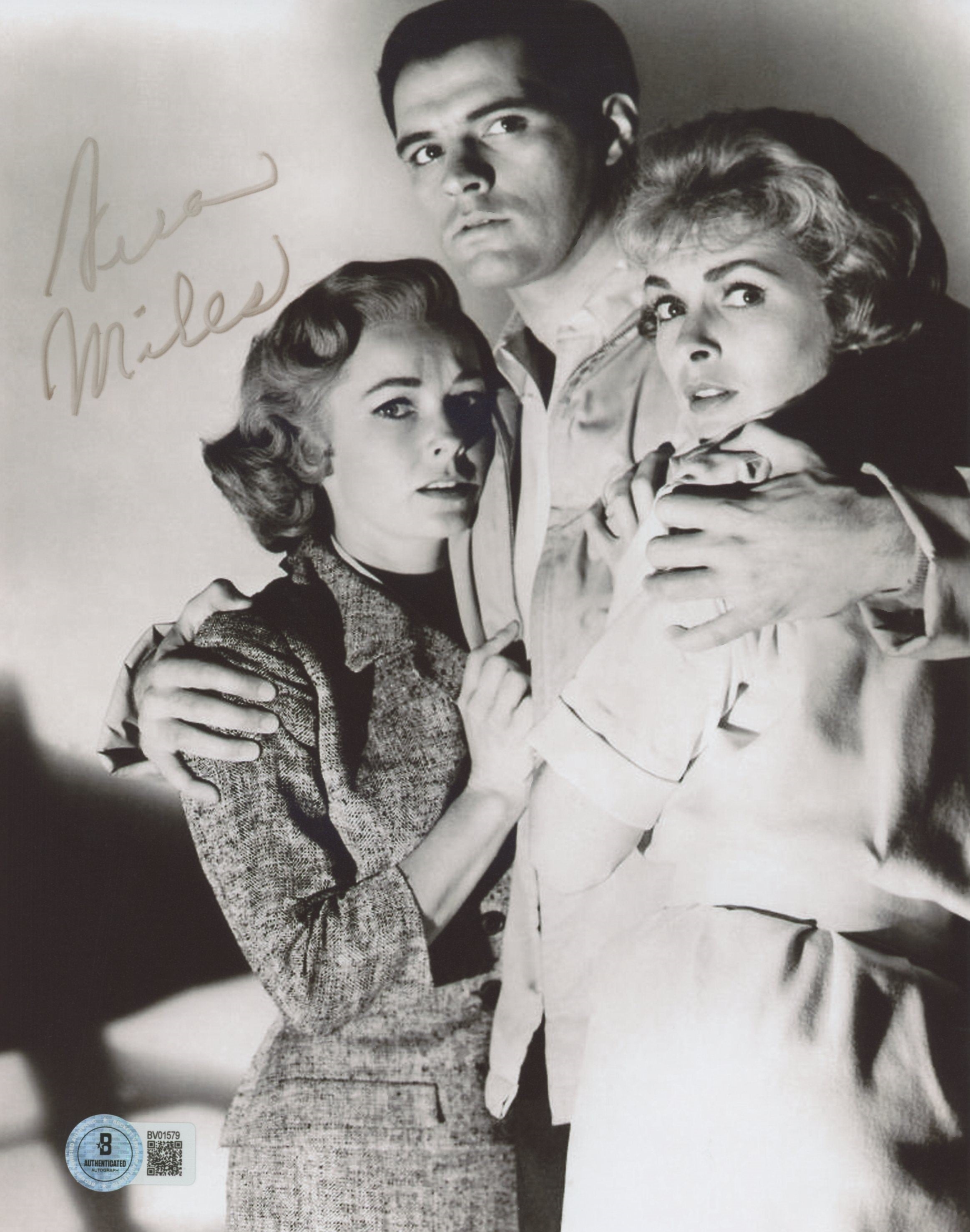Vera Miles Psycho Authentic Signed 8x10 Vertical Photo Autographed BAS 1