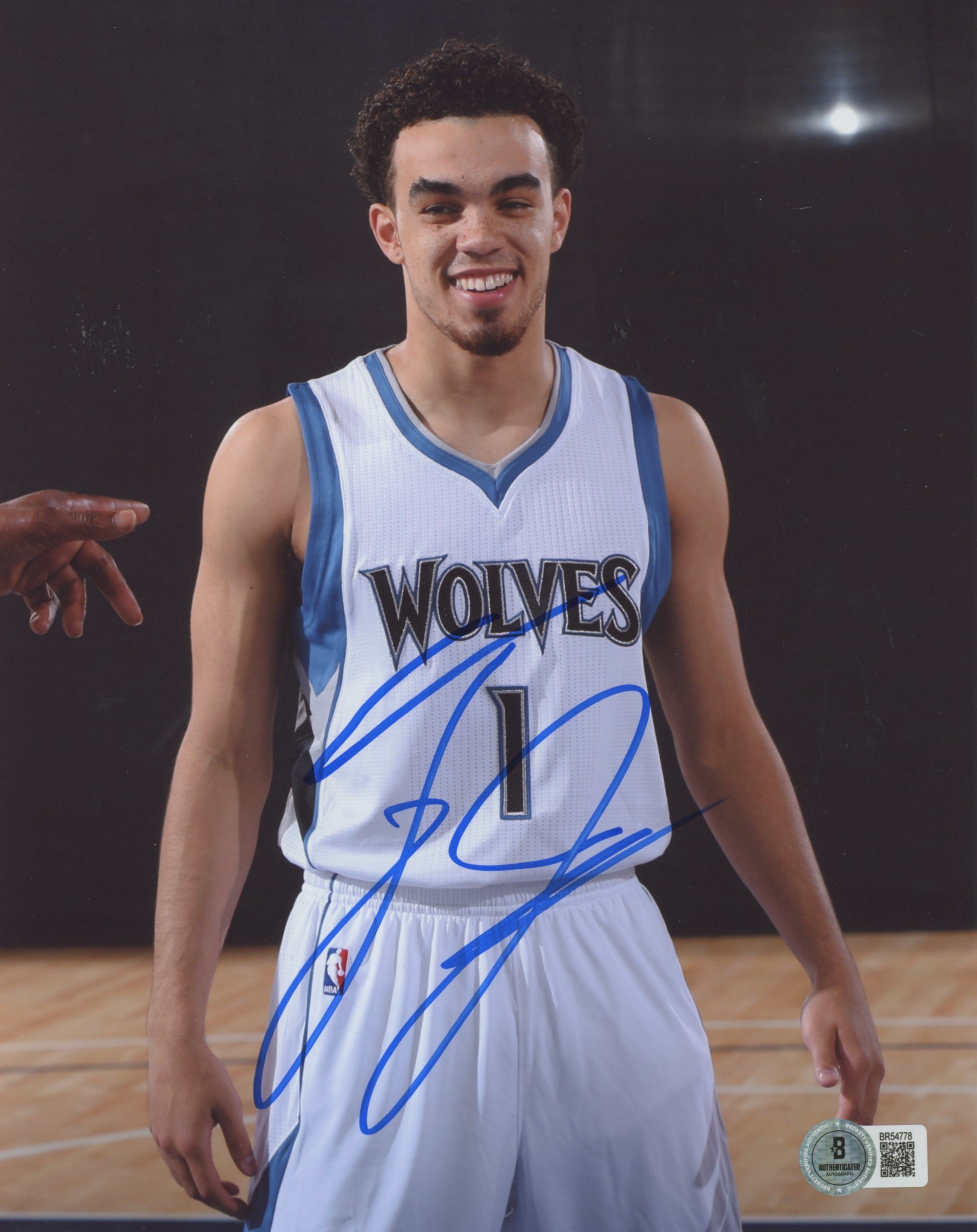Timberwolves Tyus Jones Authentic Signed 8x10 Photo Autographed BAS #BR54778