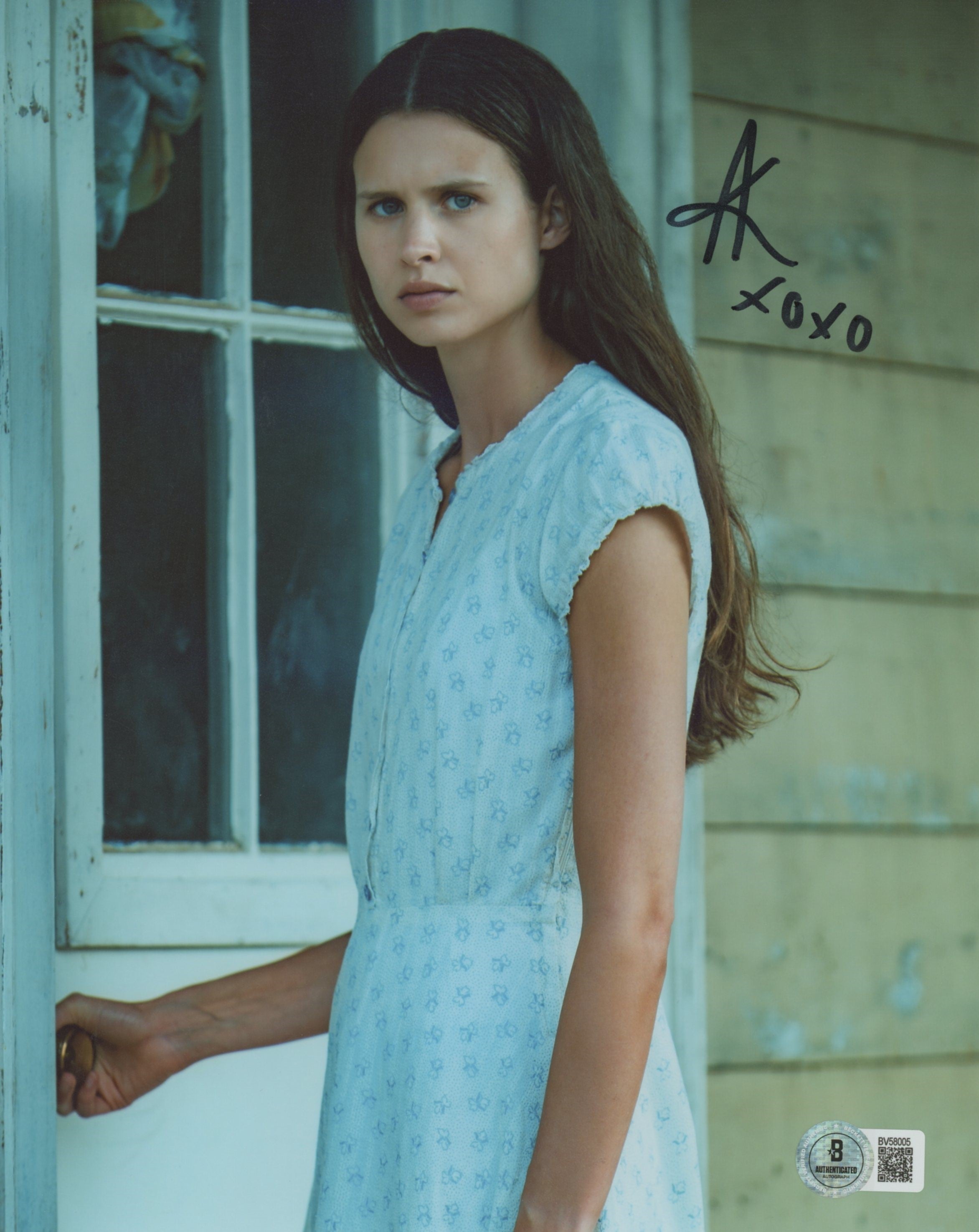 Avery Konrad From "XOXO" Authentic Signed 8x10 Photo Autographed BAS #BV58005