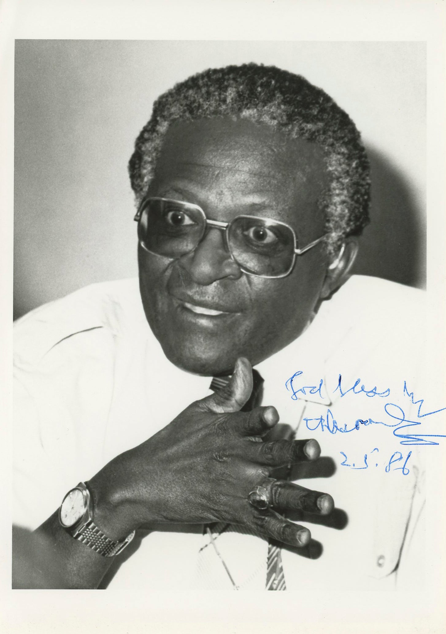 Desmond Tutu Bishop "God Bless" Authentic Signed 5x7 Photo BAS #BK43364