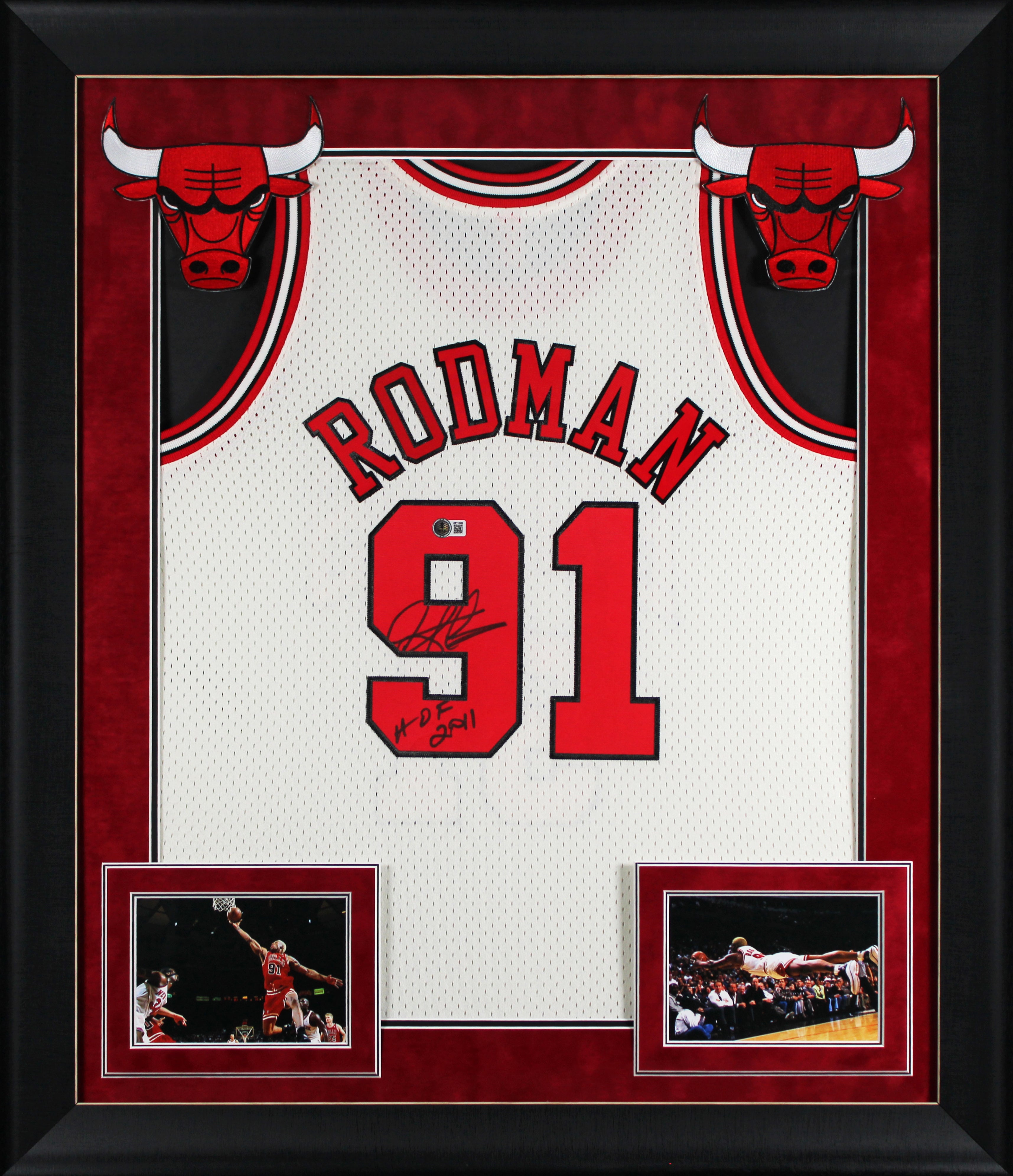 Bulls Dennis Rodman "HOF 2011" Signed Cream M&N HWC Swingman Framed Jersey BAS W