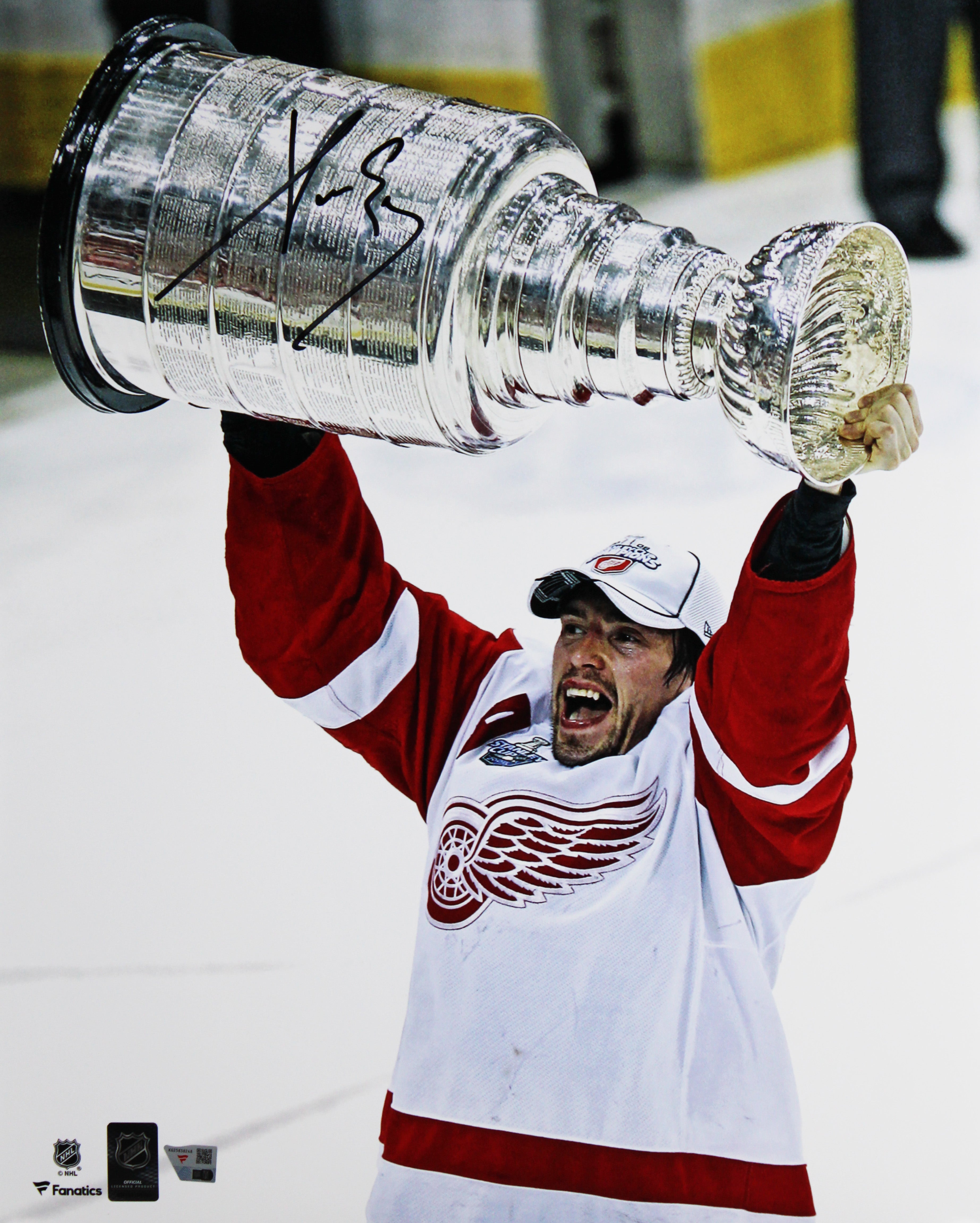 Red Wings Pavel Datsyuk Signed 16x20 Vertical Stanley Cup Photo Fanatics