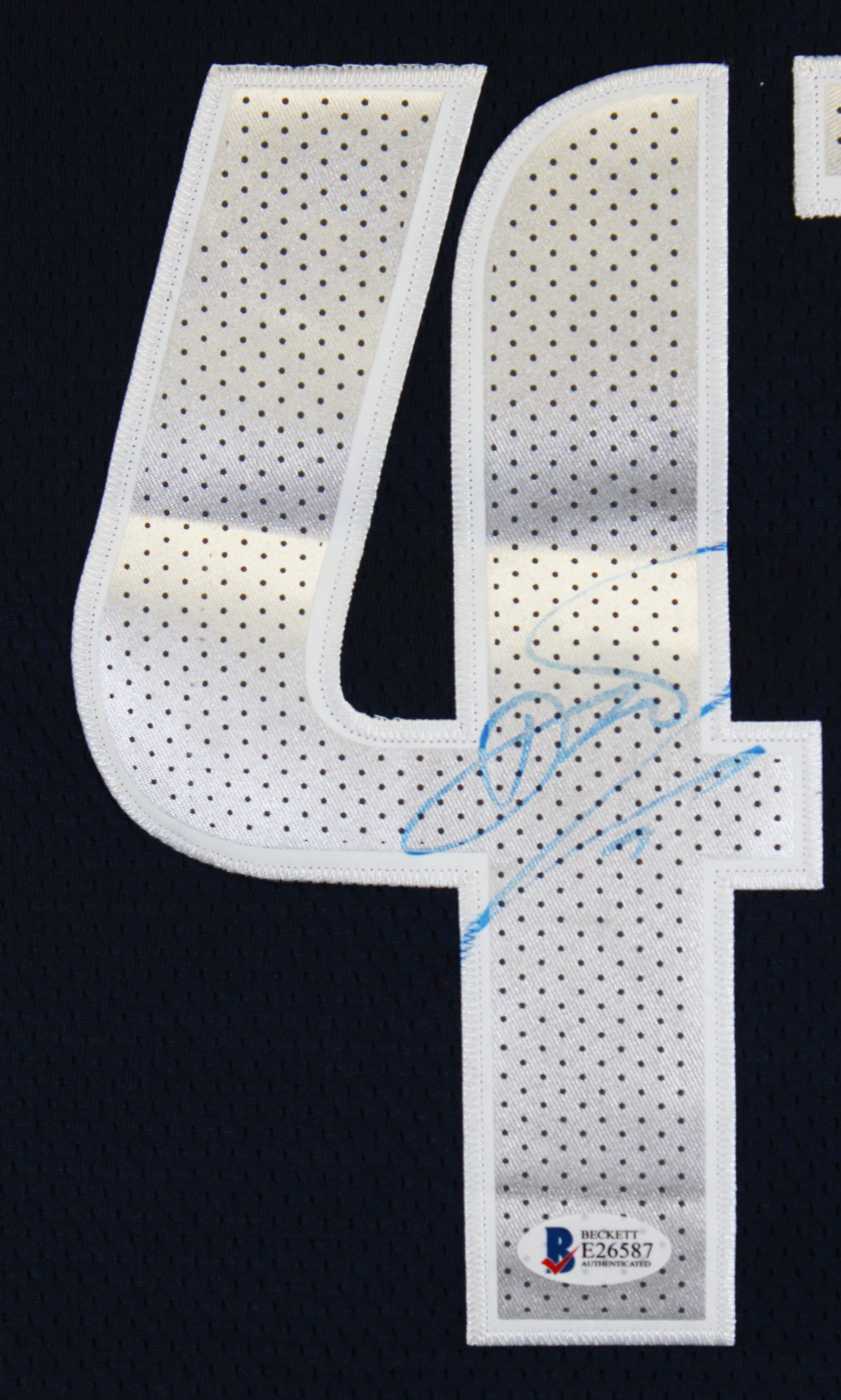 Mavericks Dirk Nowitzki Signed Navy Blue Nike Swingman Jersey BAS #E26587