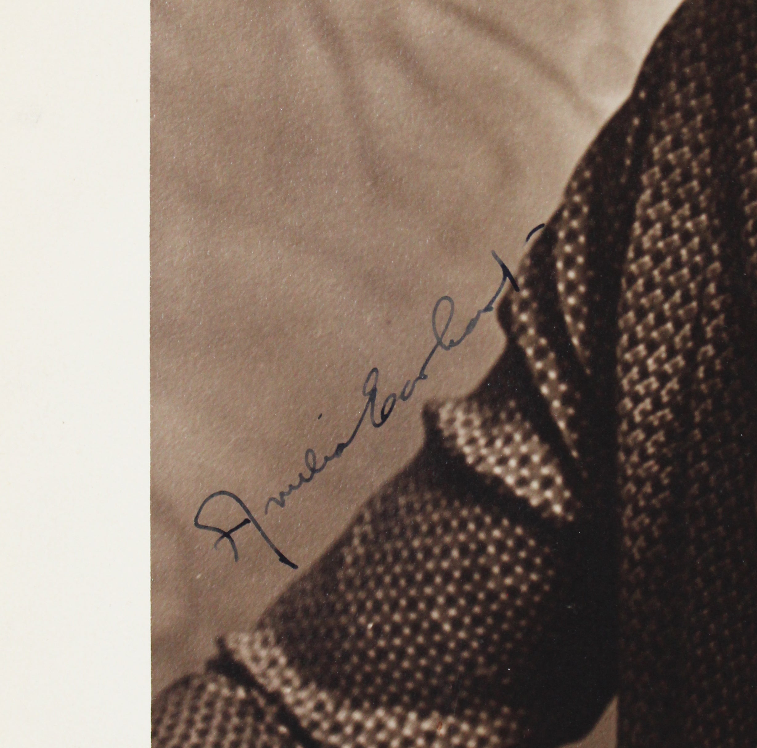 Amelia Earhart Authentic Signed 11x14 Vertical Sepia Portrait Photo JSA #ZZ82434