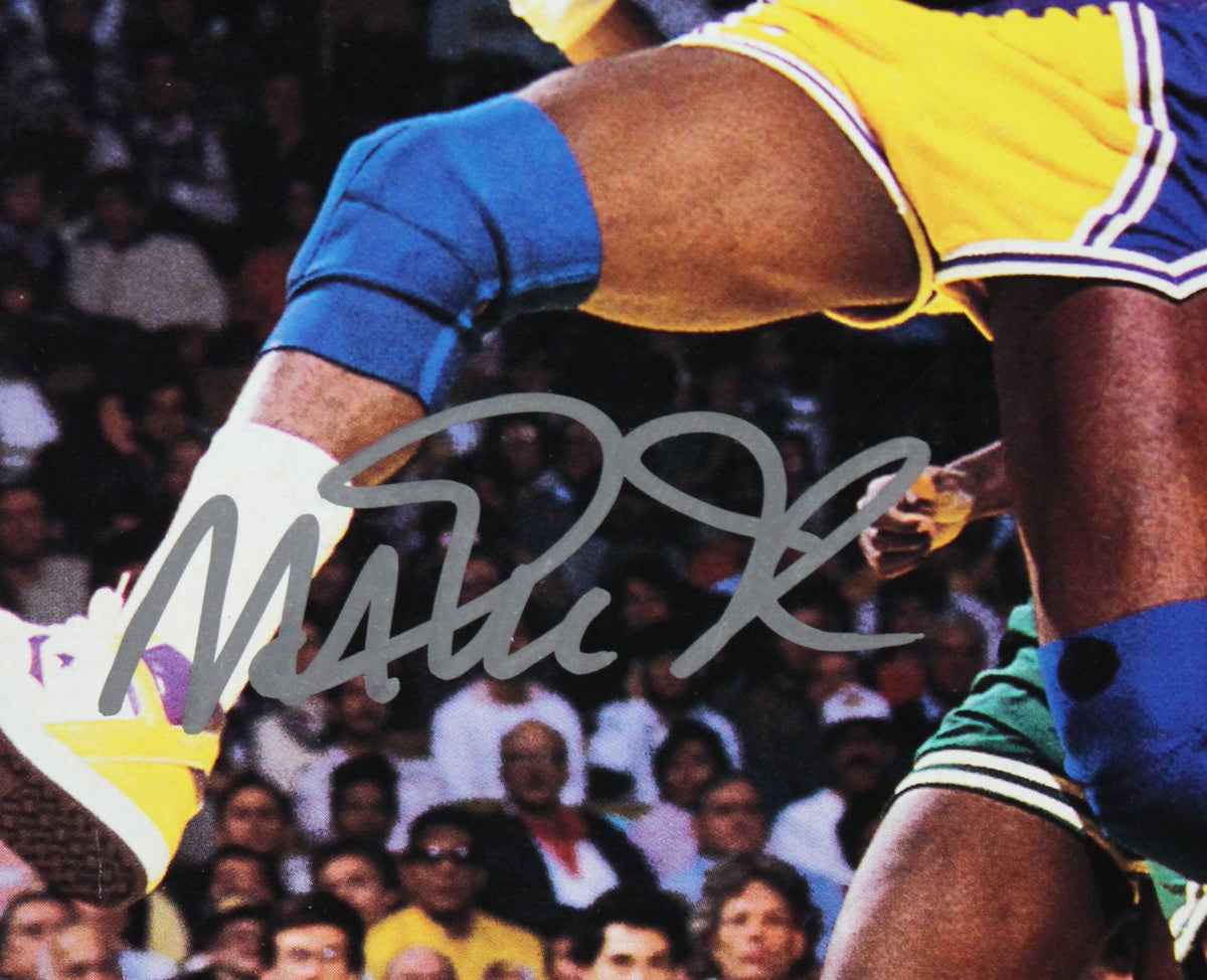 Lakers Magic Johnson Signed February 23, 1987 Sports Illustrated Magazine BAS W
