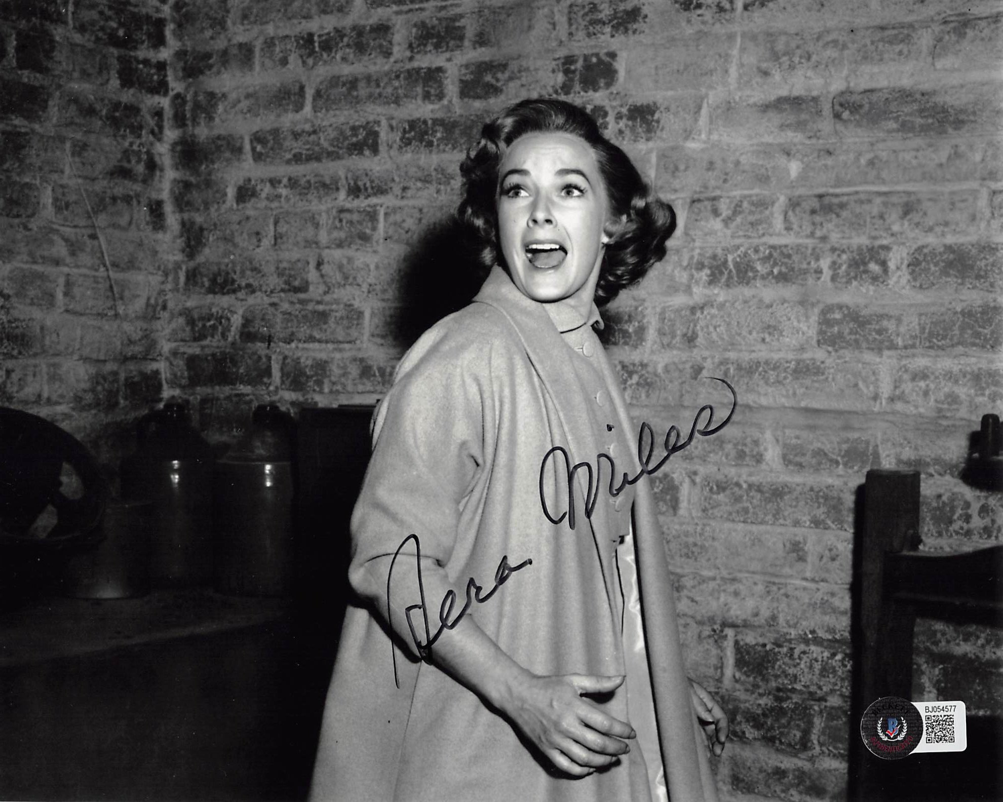 Vera Miles Psycho Authentic Signed 8x10 Horizontal Black & White Photo BAS 2