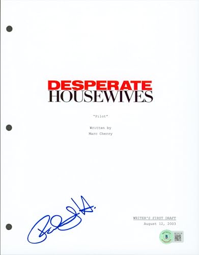 Felicity Huffman Signed 8.5x11 Desperate Housewives Script Cover BAS #BF24116