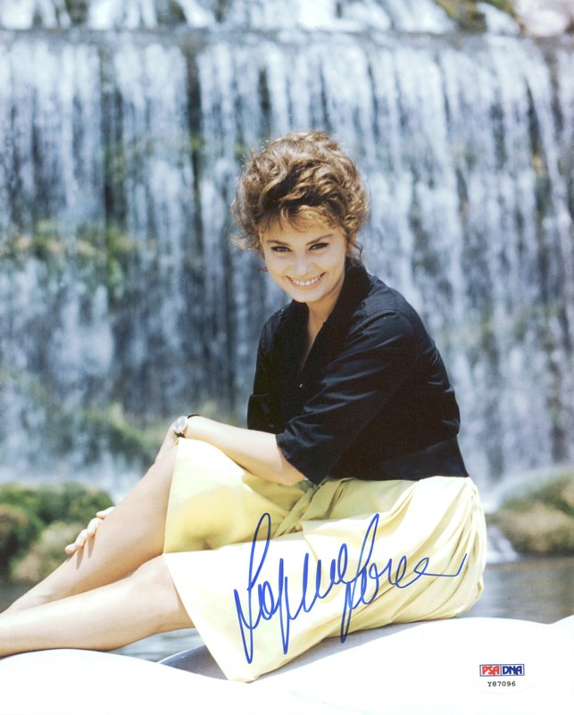 Sophia Loren Signed Authentic 8X10 Photo Autographed PSA/DNA #Y87096