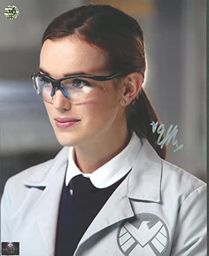 Elizabeth Henstridge Marvel's Agents of SHIELD Signed 8x10 Photo Wizard World 8