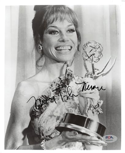 Mary Tyler Moore Authentic Signed 8x10 Photo Autographed PSA/DNA #AN86951