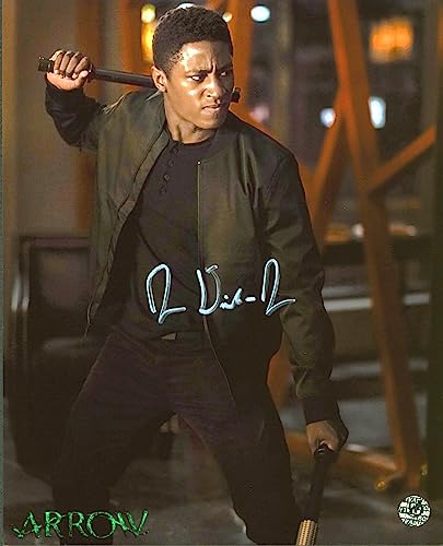 Joseph David-Jones Arrow Authentic Signed 8x10 Photo Wizard World #017319