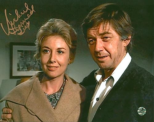 Michael Learned The Waltons "Livy" Authentic Signed 8x10 Photo Wizard World 1