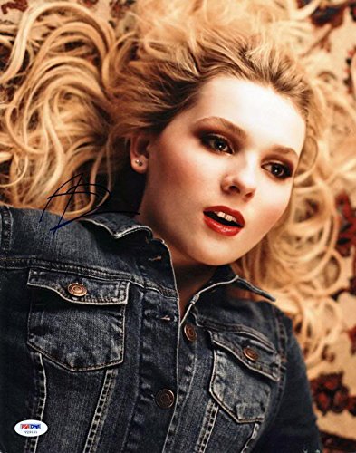 Abigail Breslin Signed Authentic 11X14 Photo Autographed PSA/DNA #V29161