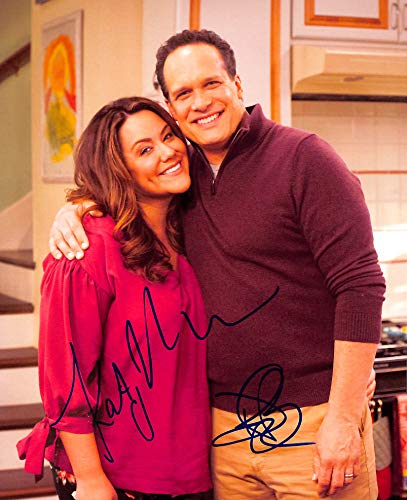 Katy Mixon & Diedrich Bader American Housewife Signed 8x10 Photo BAS #H14425