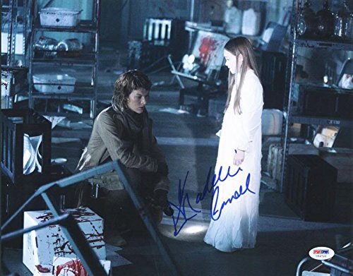 Madeline Carroll Signed Authentic 11X14 Photo Autographed PSA/DNA #U52722