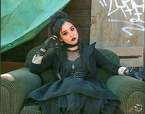 Lyrica Okano Marvel's Runaways Authentic Signed 8x10 Photo Wizard World #019485