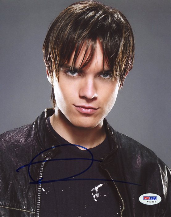 Thomas Dekker Terminator Signed Authentic 8X10 Photo Autographed PSA/DNA #M43297