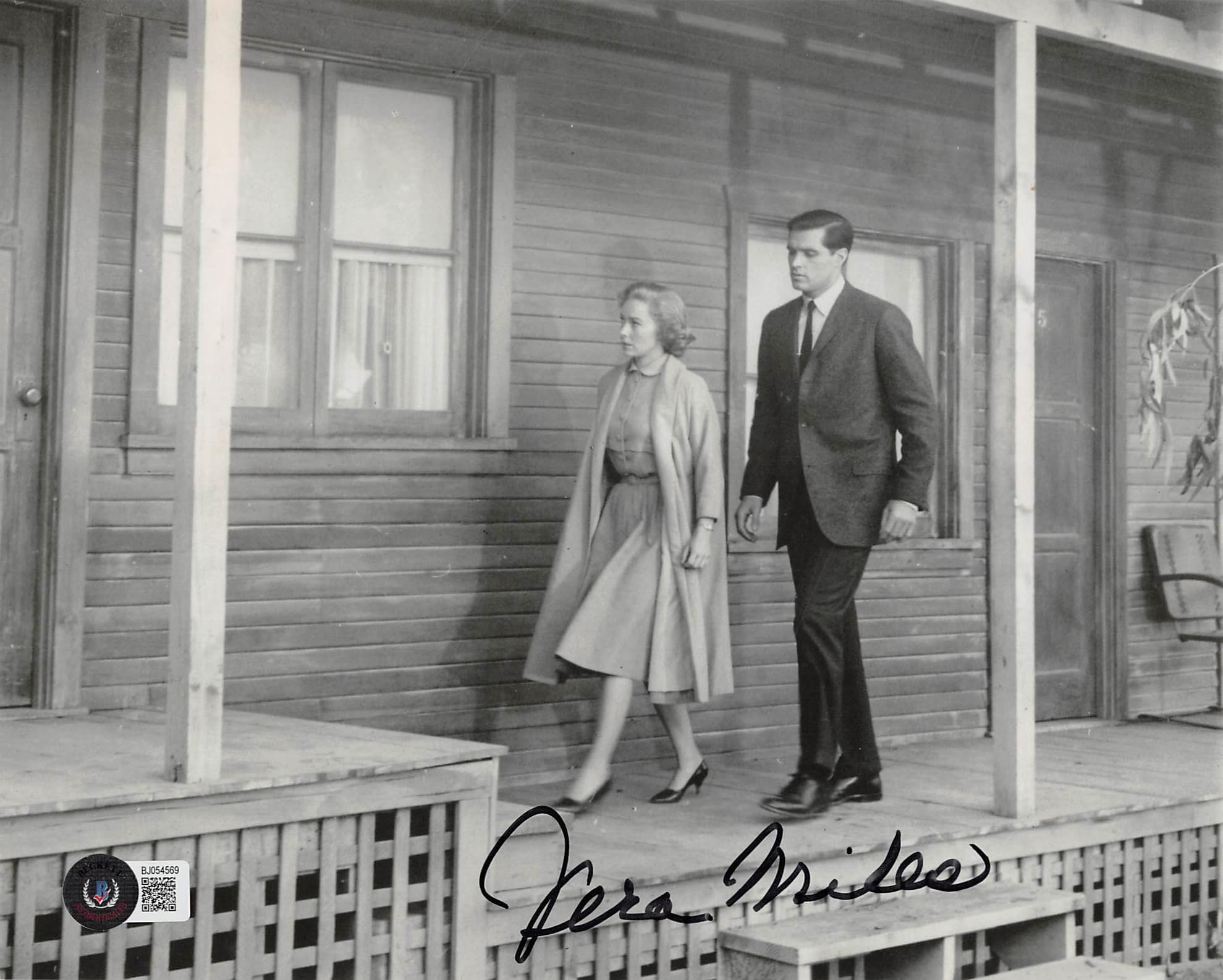 Vera Miles Psycho Authentic Signed 8x10 Horizontal Black & White Photo BAS 1