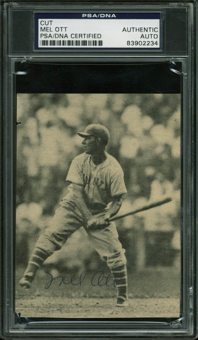 Mel Ott Authentic Signed 3.5x4.75 Newspaper Photo Clipping PSA/DNA Slabbed