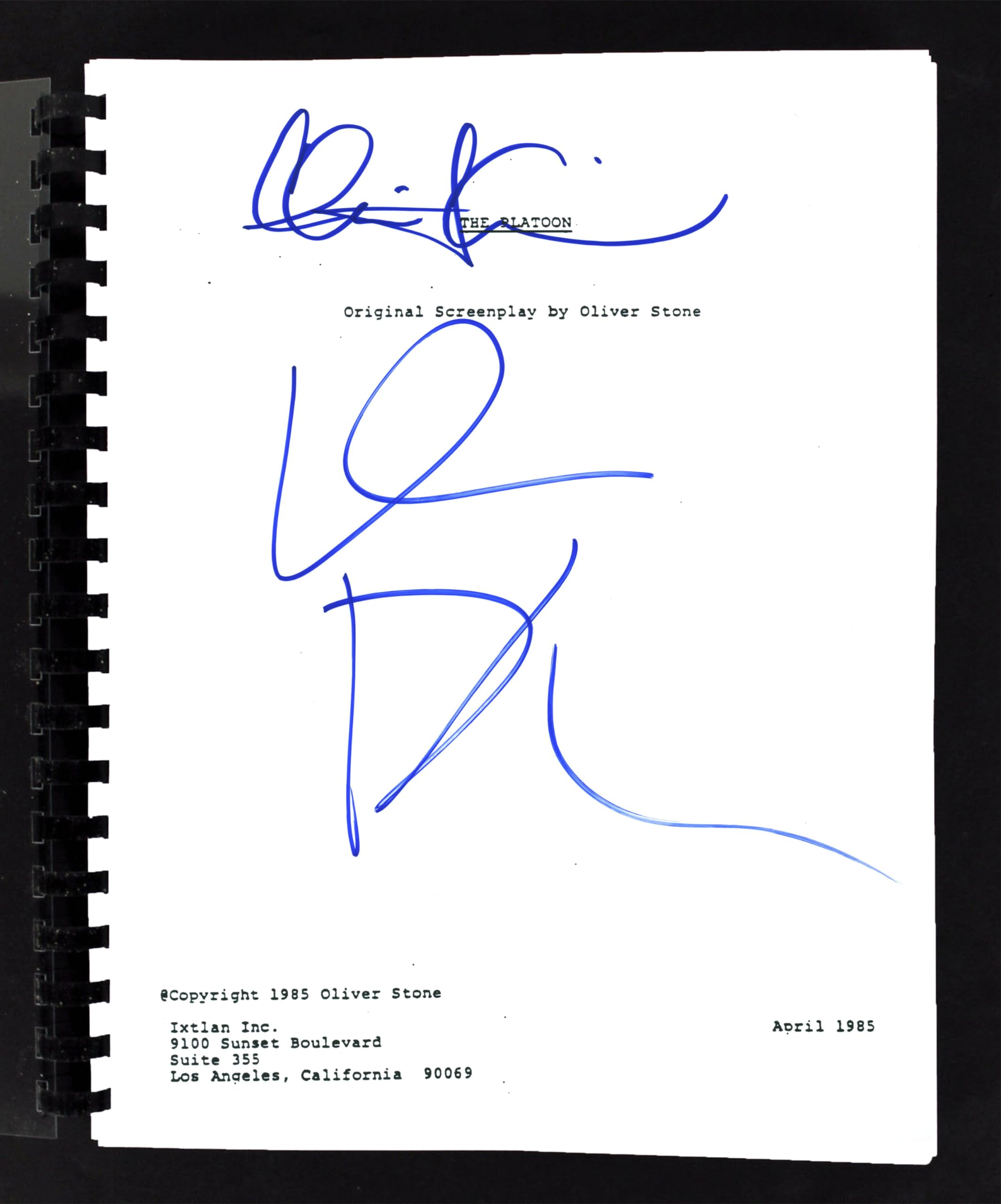 Charlie Sheen & Willem Dafoe Platoon Authentic Signed Movie Script BAS #B71595