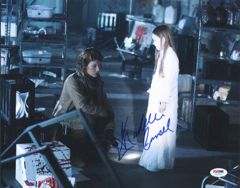 Madeline Carroll Signed Authentic 11X14 Photo Autographed PSA/DNA #U52722