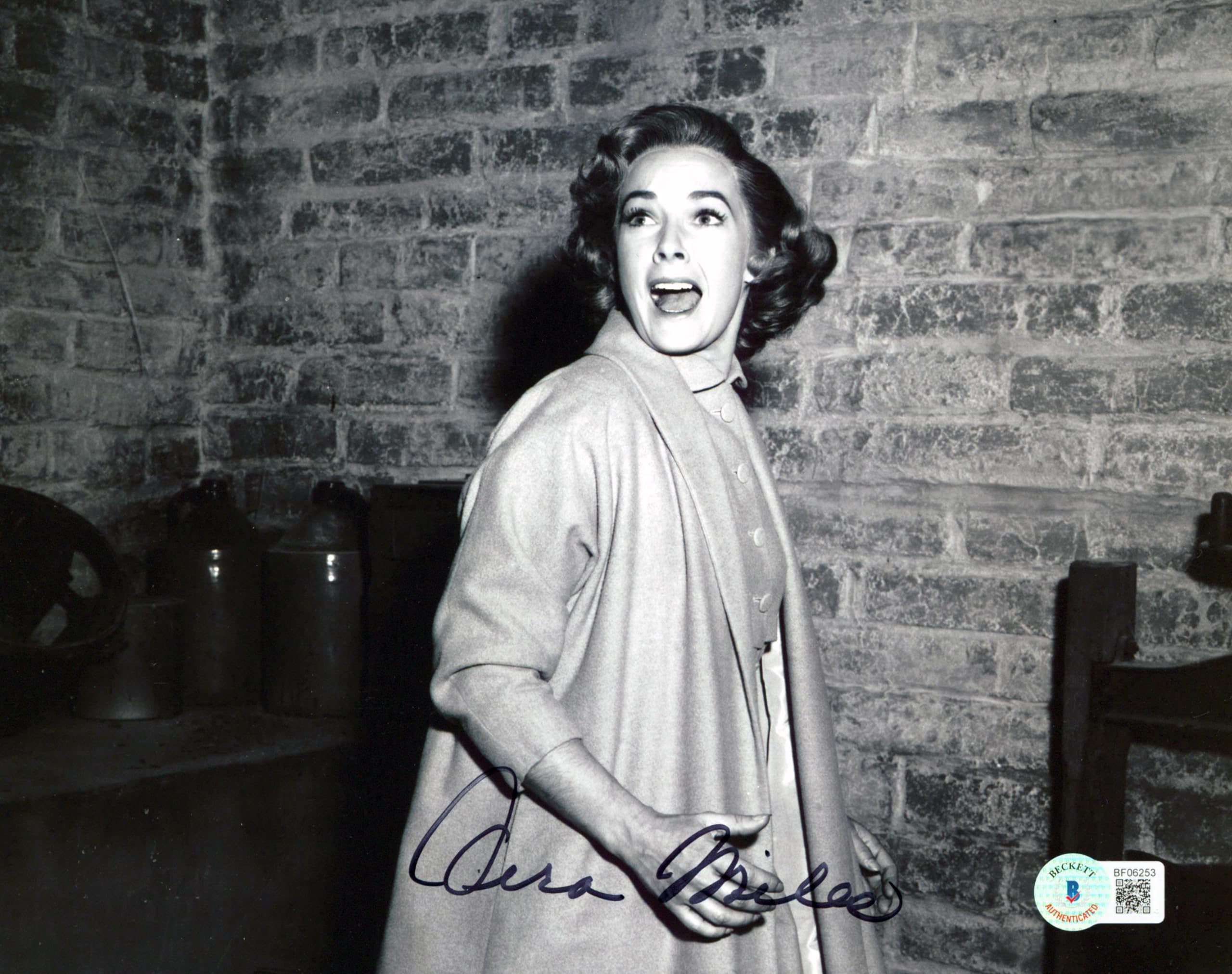 Vera Miles Psycho Authentic Signed 8x10 Photo Autographed BAS #BF06253