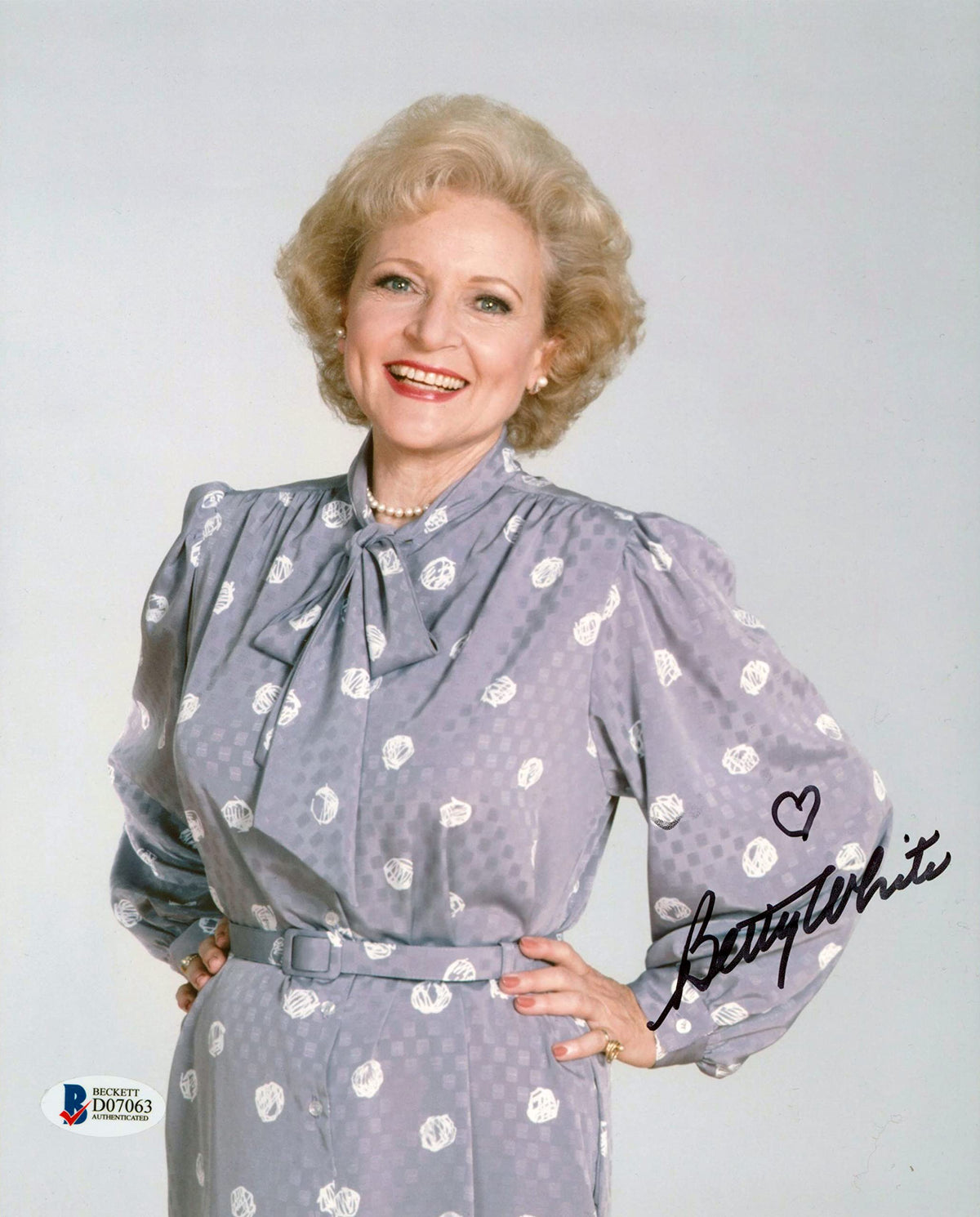Betty White The Golden Girls Authentic Signed 8x10 Photo Autographed BAS #D07063