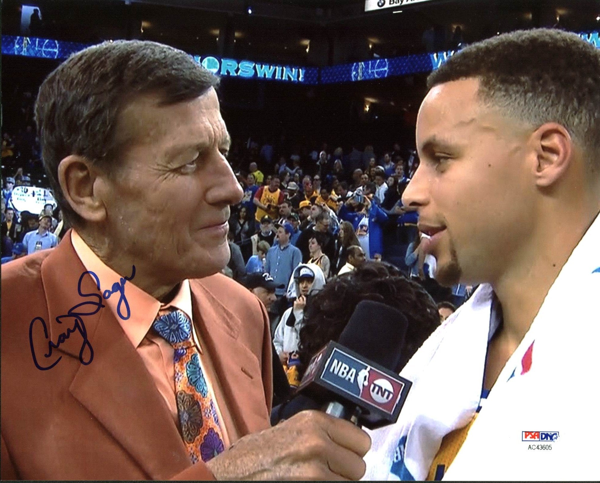 Craig Sager Sideline Reporter Signed 8X10 Photo w/ Stephen Curry PSA/DNA AC43605