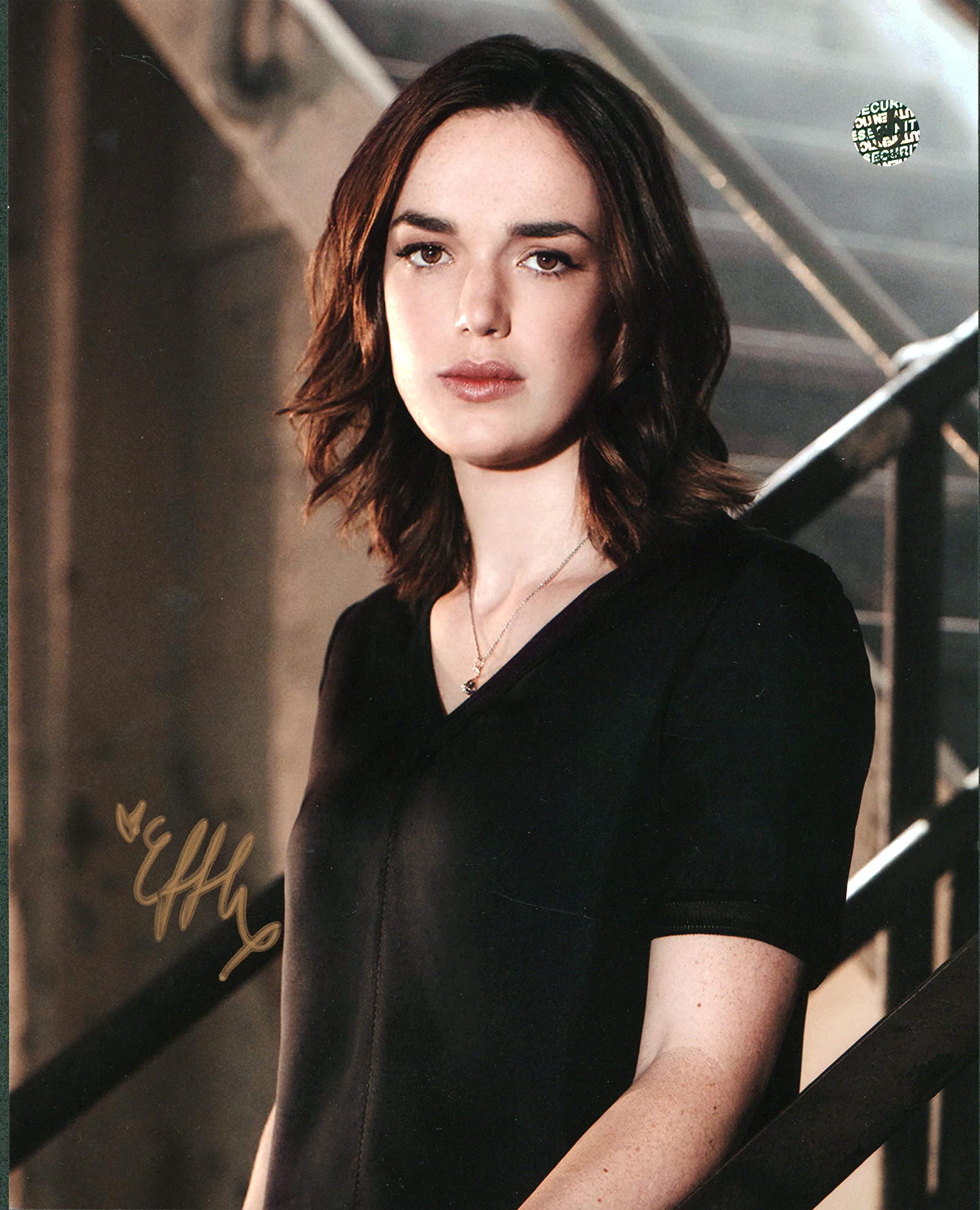 Elizabeth Henstridge Marvel's Agents of SHIELD Signed 8x10 Photo Wizard World 10