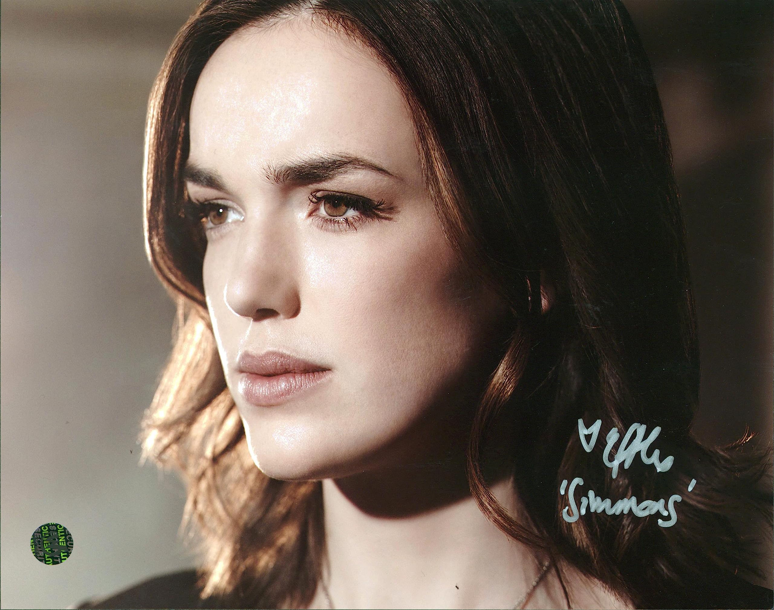 Elizabeth Henstridge Marvel's Agents of SHIELD Signed 8x10 Photo Wizard World 15