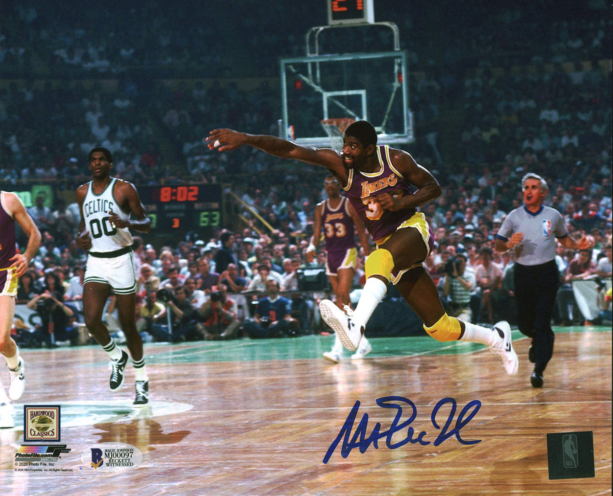 Lakers Magic Johnson Signed 8x10 Horizontal Jump Pass Photo BAS Witnessed