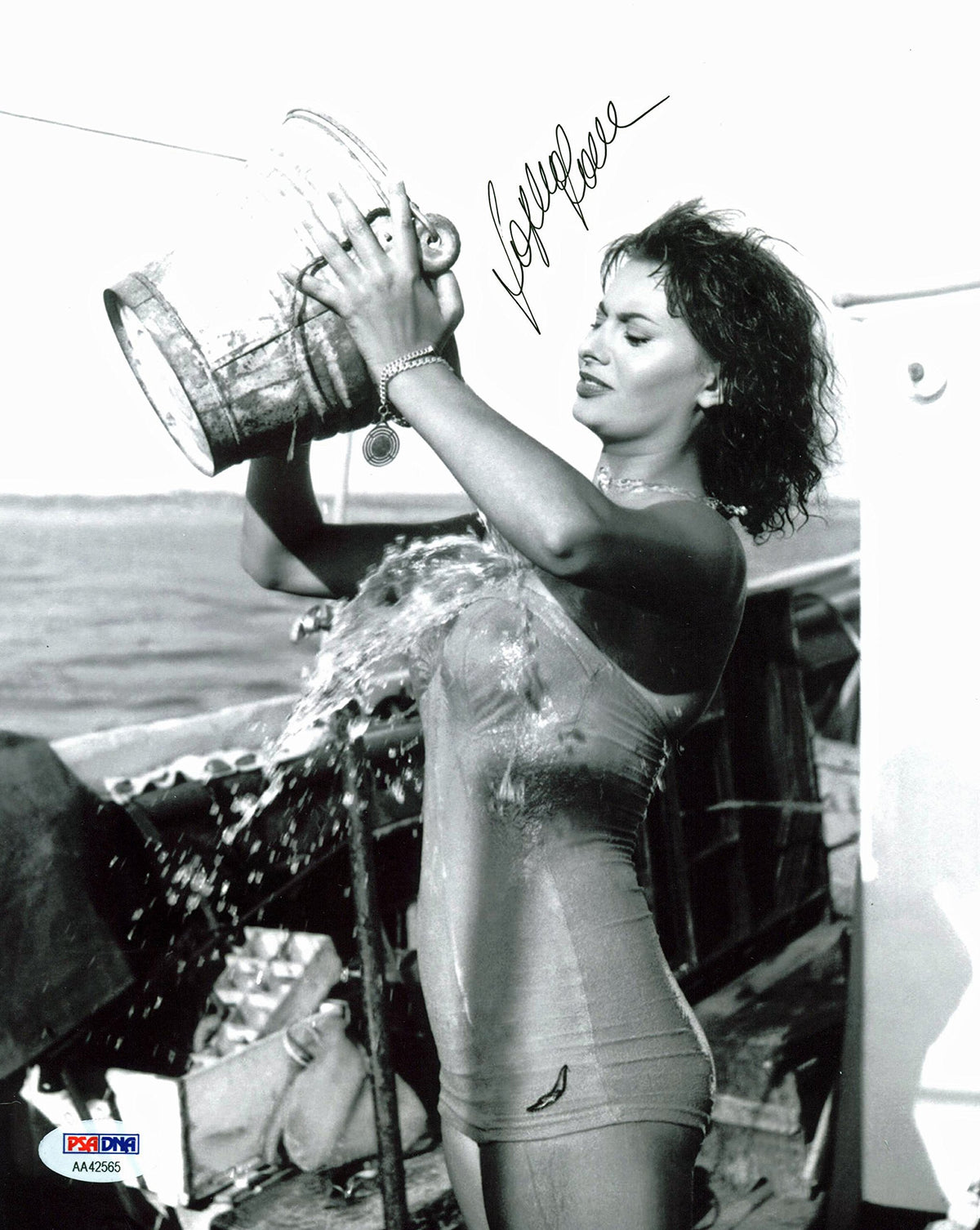 Sophia Loren Sexy Authentic Signed 8x10 Photo Autographed PSA/DNA #AA42565