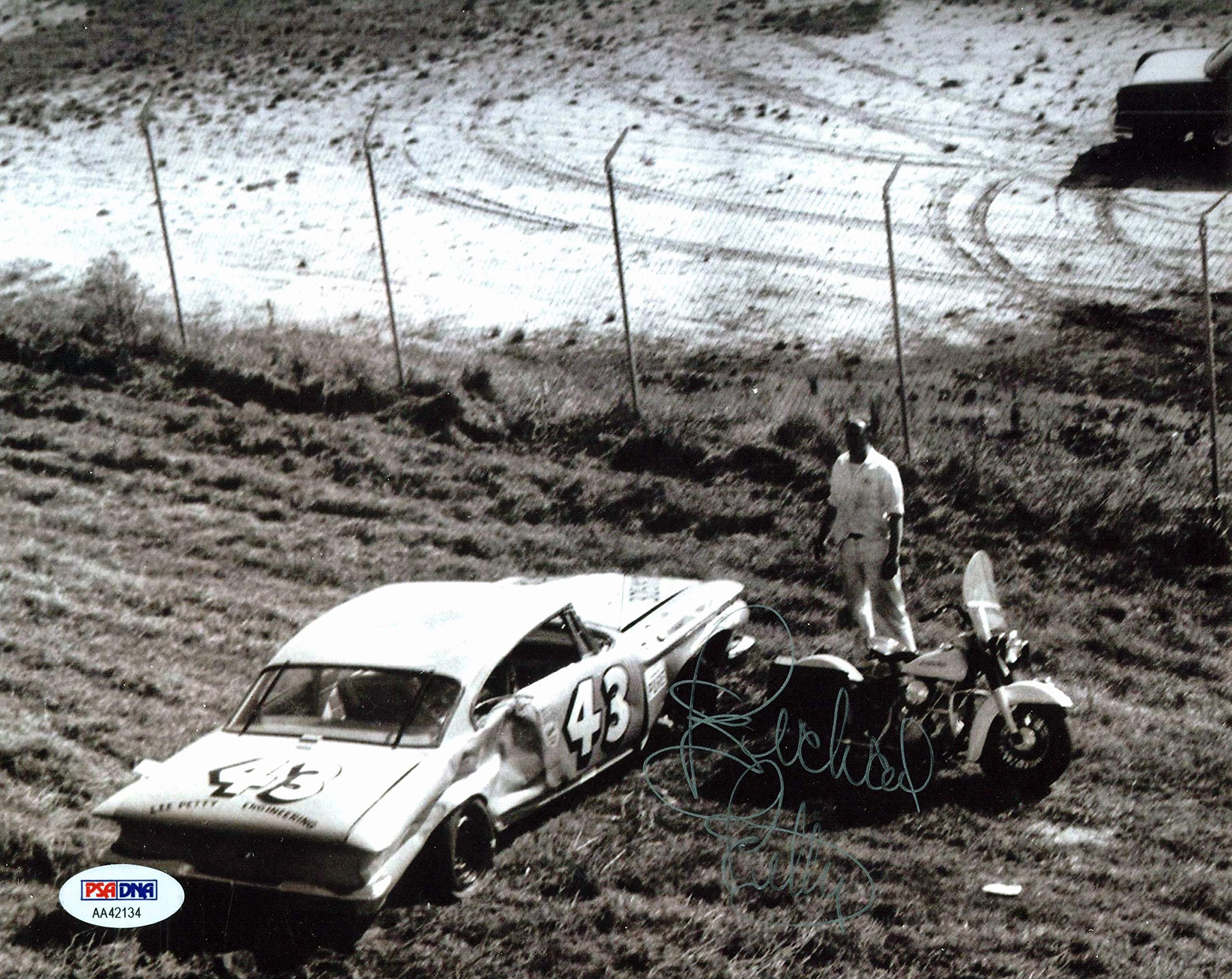 NASCAR Richard Petty Authentic Signed 8x10 Photo Autographed PSA/DNA #AA42134