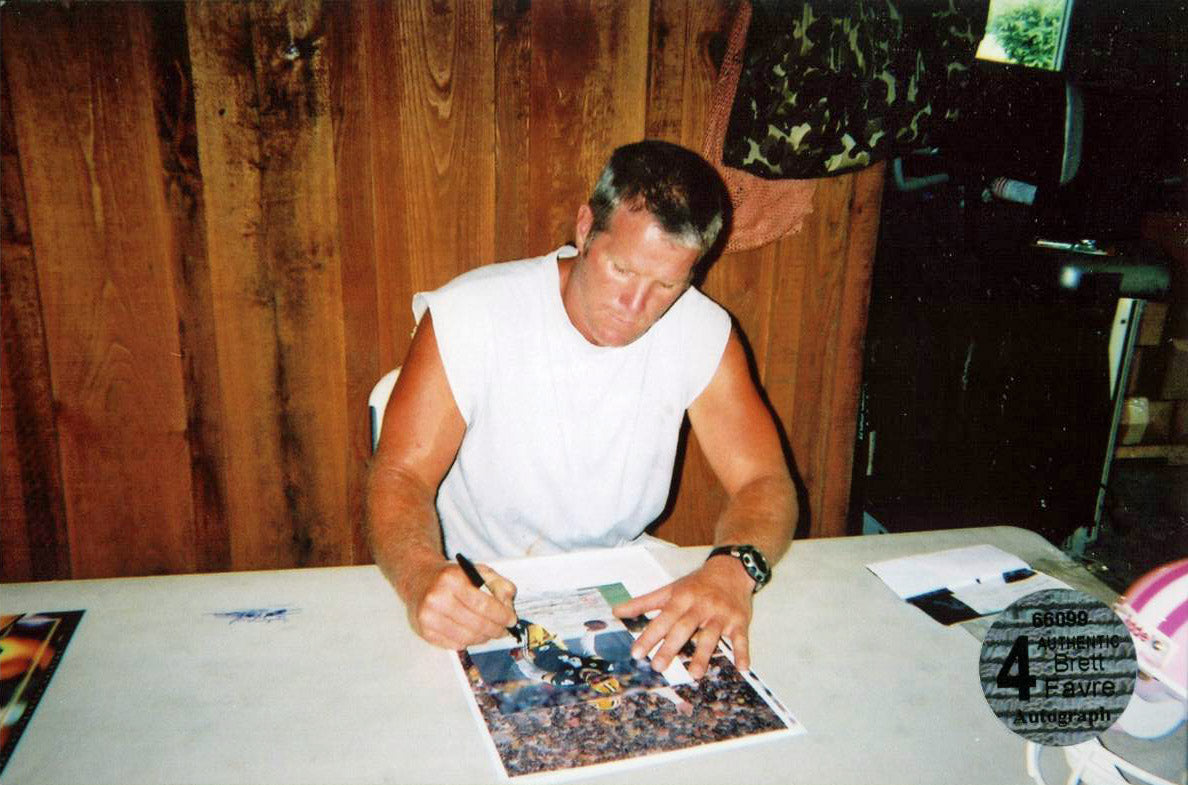Packers Brett Favre Authentic Signed 8X10 Snow Flip Photo w/ Favre Holo & COA