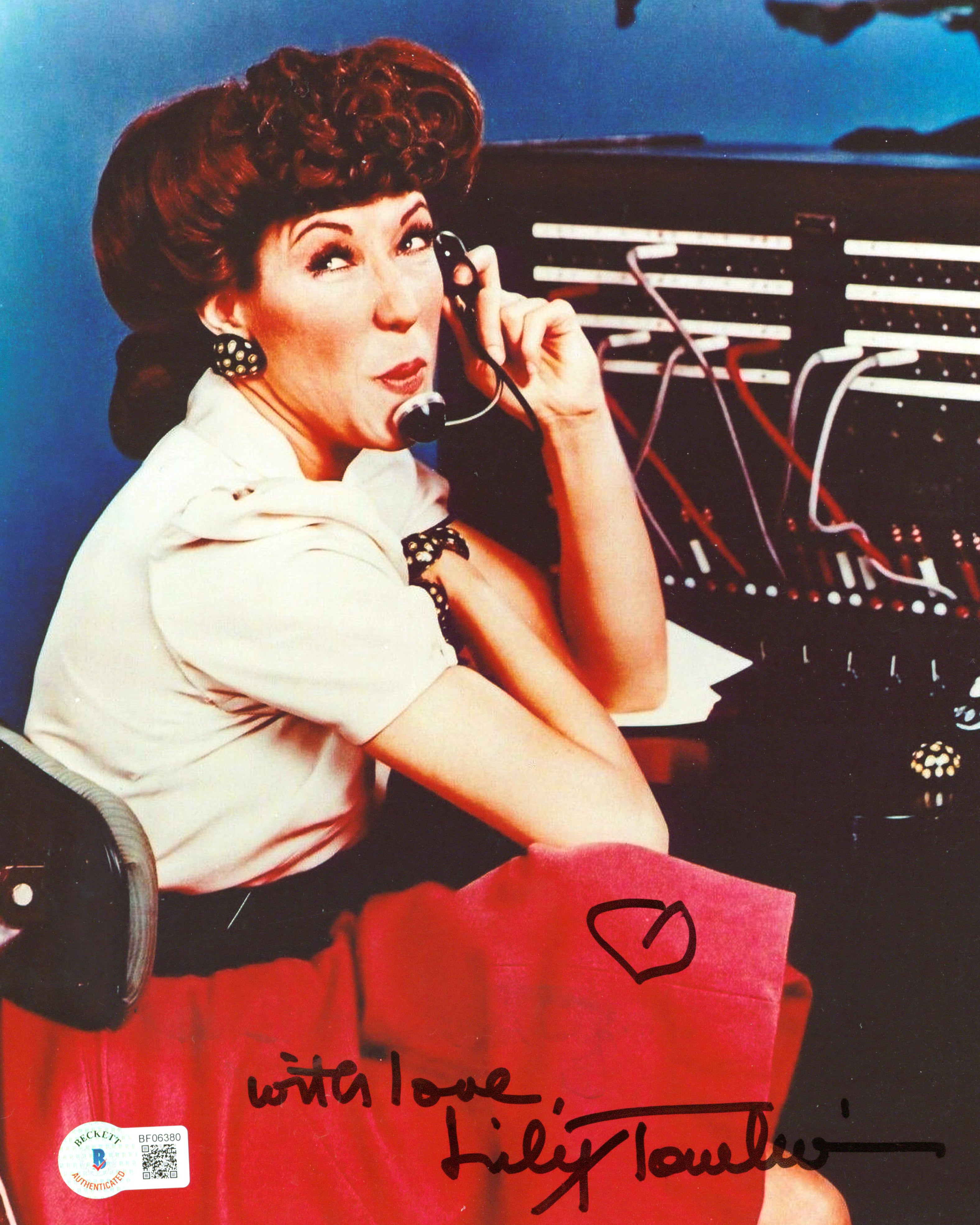 Lily Tomlin Rowan & Martin's Laugh-In "With love" Signed 8x10 Photo BAS #BF06380