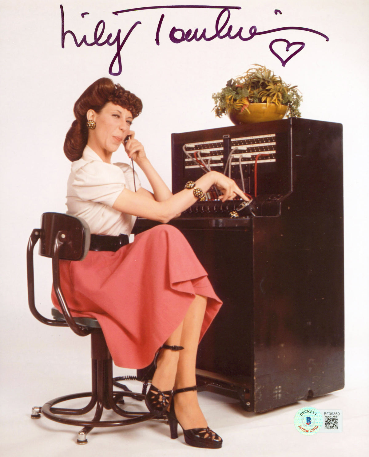 Lily Tomlin Rowan & Martin's Laugh-In Signed 8x10 Vertical Photo BAS 2