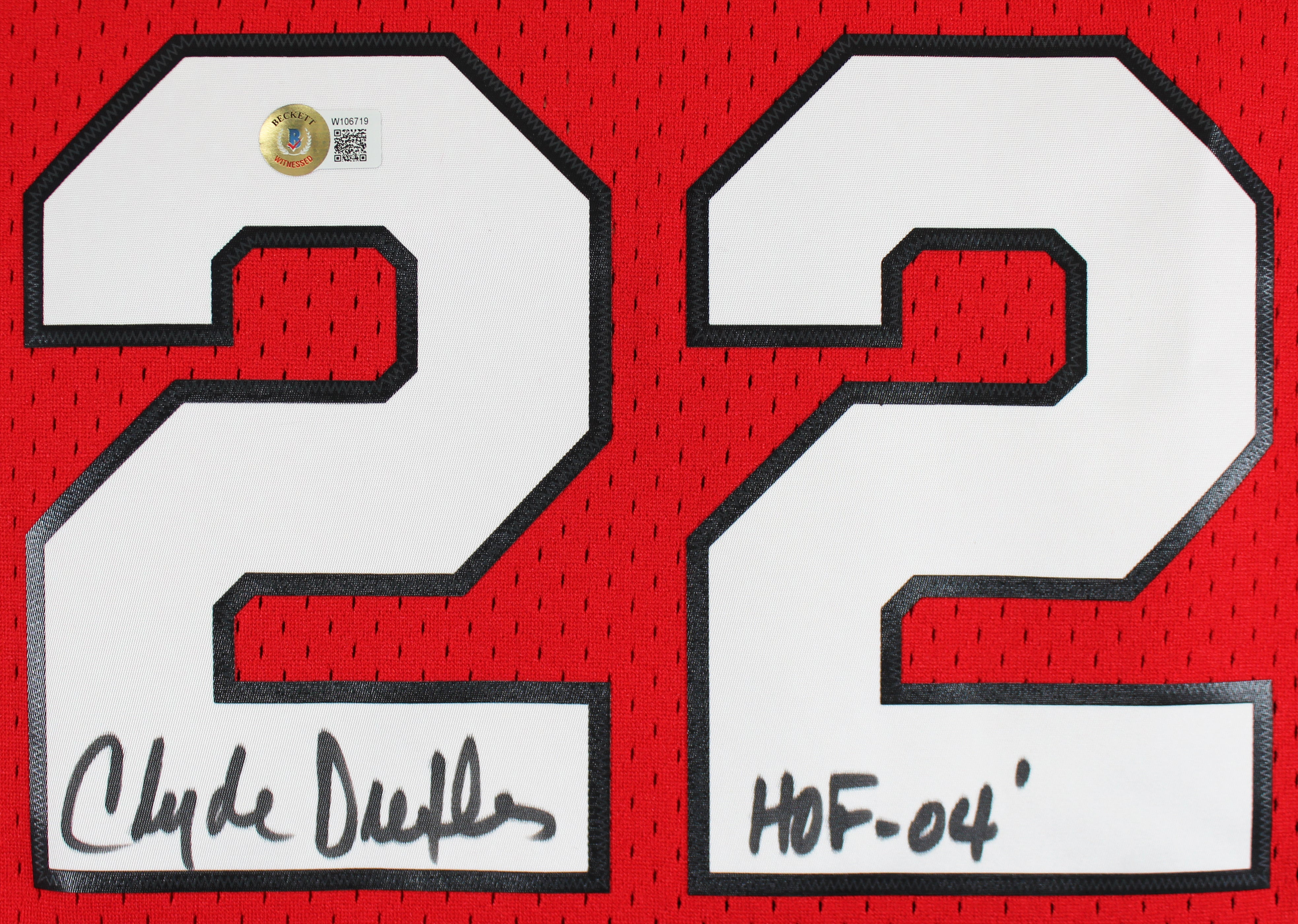 Blazers Clyde Drexler "HOF 04" Signed Red Mitchell & Ness Jersey BAS Witnessed