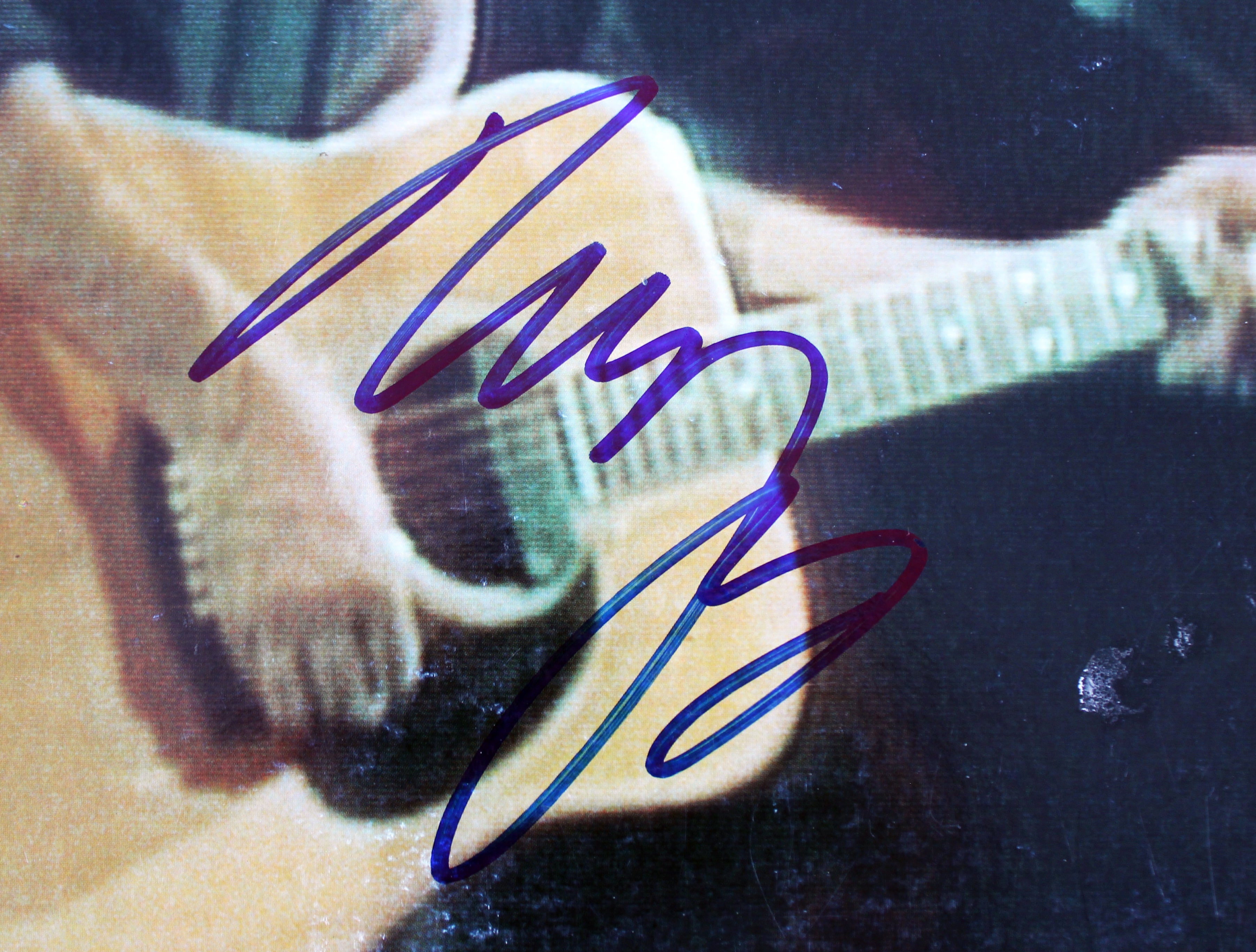 Neil Young Authentic Signed In Berlin Laserdisc Cover W/o Disk BAS #AA46422