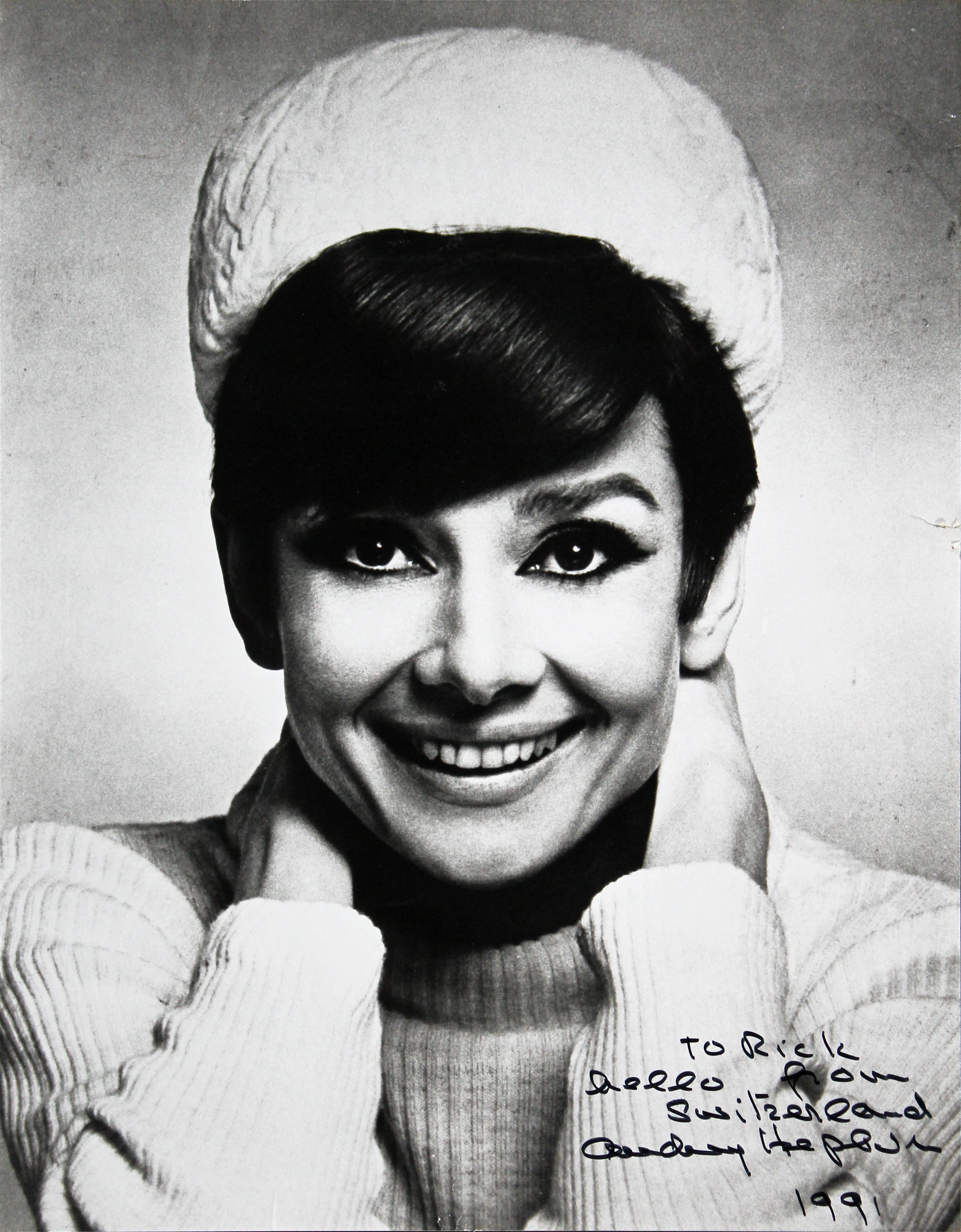 Audrey Hepburn Breakfast At Tiffany's Signed 11x14 B&W Photo BAS #AC33552
