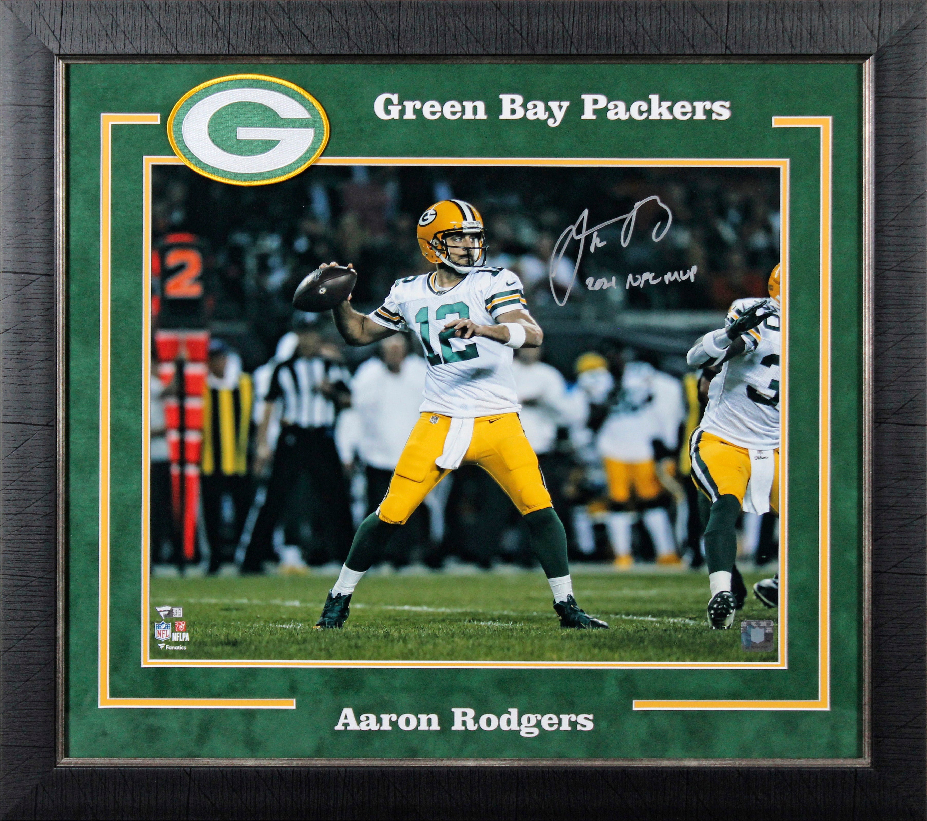 Packers Aaron Rodgers "2021 NFL MVP" Signed 16x20 Framed Photo Fanatics #B788538