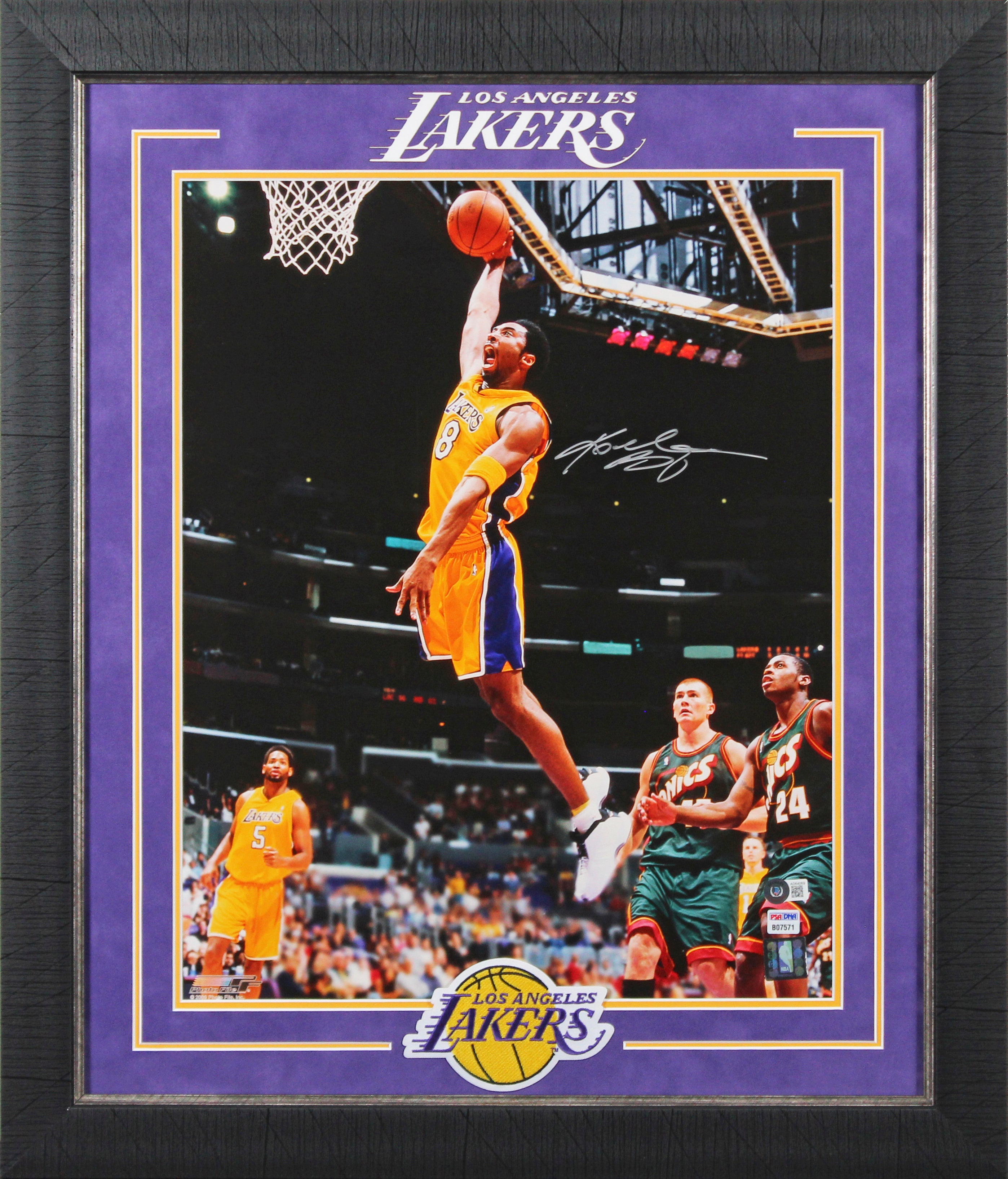 Lakers Kobe Bryant Signed 16x20 Vertical Dunking Framed Photo BAS #AD64069